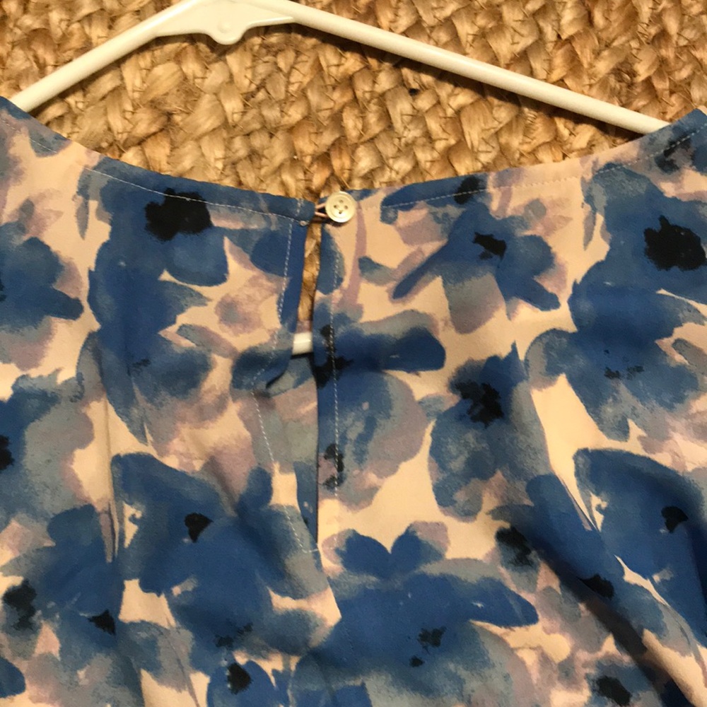 Printed Bell-Sleeve Top - Picture 4 of 5